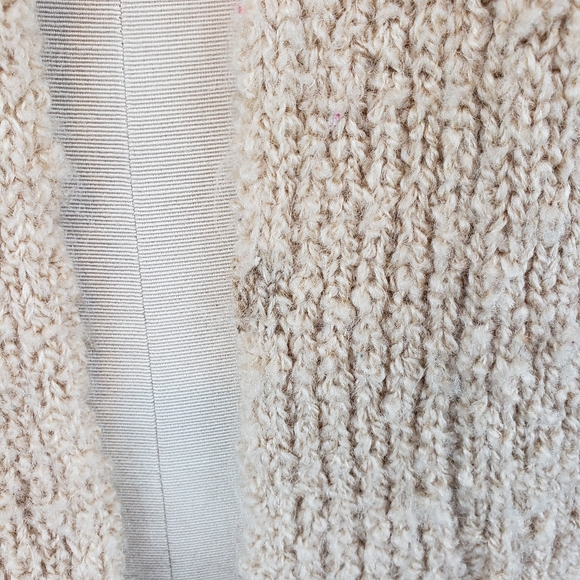 Tanner soft yellow sweater size Small - Picture 6 of 7